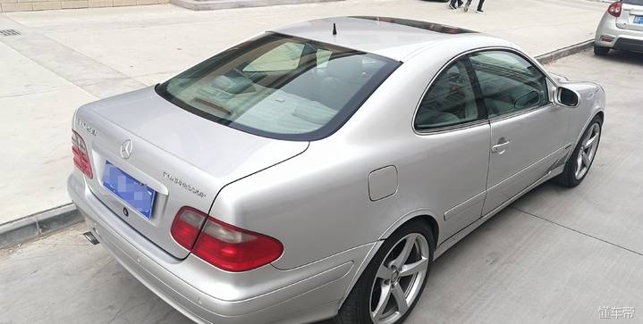 2万块钱买了一辆奔驰跑车 (花100万买一台奔驰超跑)