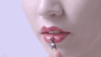 口红老是掉色结块怎么办,口红总是掉色怎么办不用定妆粉