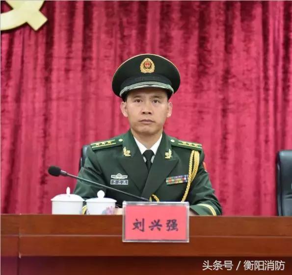 武警荆门支队晋升警衔仪式视频,武警岳阳支队举行警衔晋升仪式