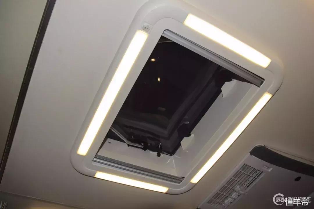 32万买房车,42万块钱买了一辆房车自驾游