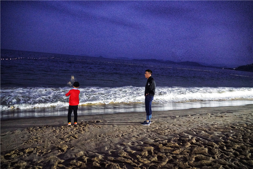 这里是深圳最美的海滨栈道,深圳大梅沙海滩风景