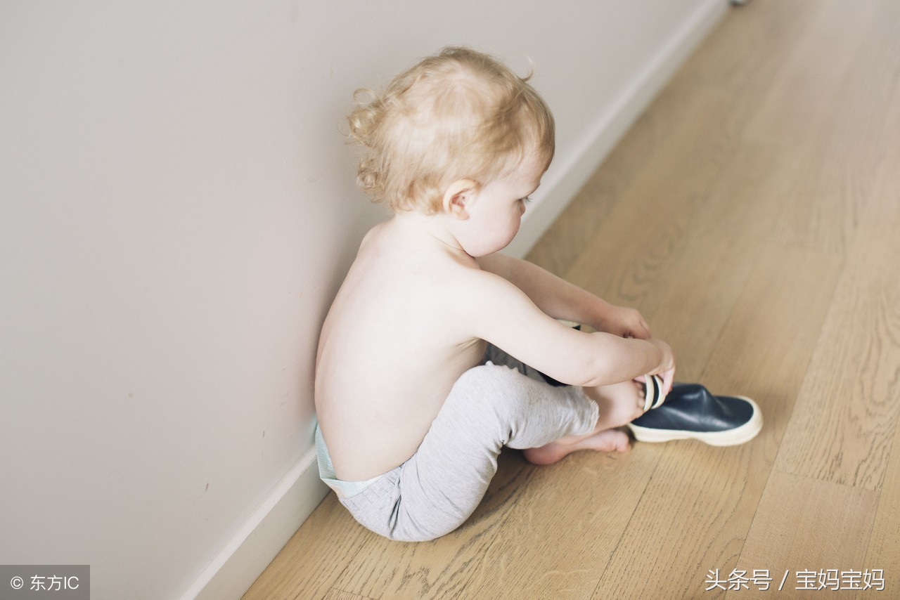 宝宝学走路穿什么鞋要软底吗,婴儿学走路鞋子应该大多少比较好