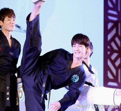 男明星邪魅一笑杨洋,男明星一字马大比拼杨洋