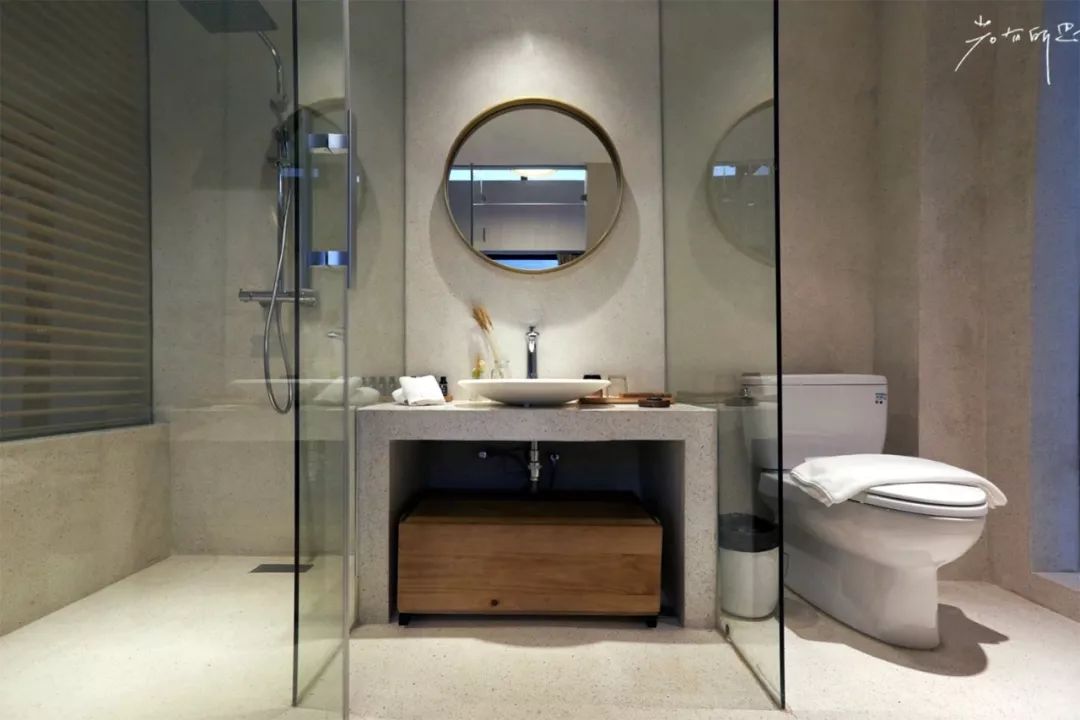 住进莫干山下的“鱼缸”，