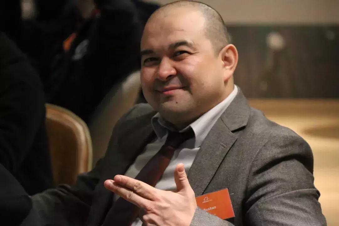 从借钱上学,到坐拥五家公司,这位俄罗斯小哥简直开了挂