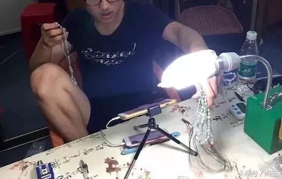 直播卖翡翠真的有那么多人买吗,翡翠直播怎么卖得那么便宜