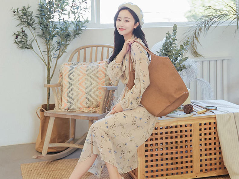 雪纺碎花裙搭配秋冬,初秋混搭雪纺裙唯美浪漫