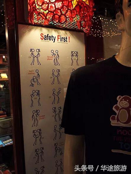 在泰国吃饭，临走时服务员竟然塞给我们一只套套？！