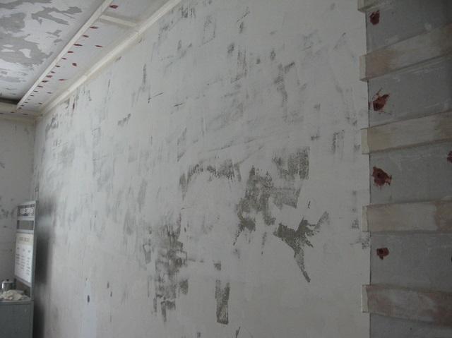 墙面刷涂料掉皮是怎么回事,墙面油漆工掉漆