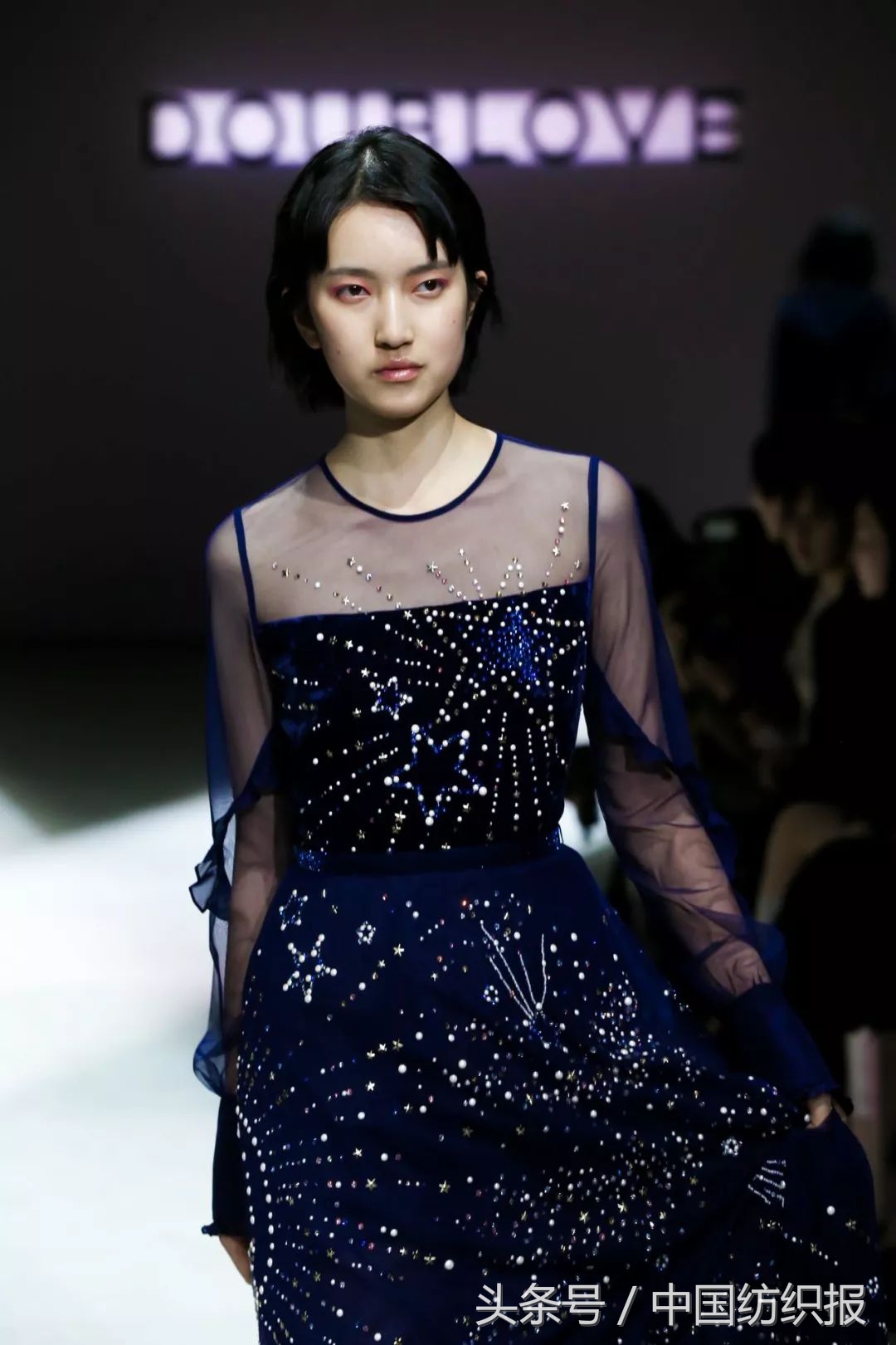 从职场玩到生活的穿衣搭配,雅莹时尚女装