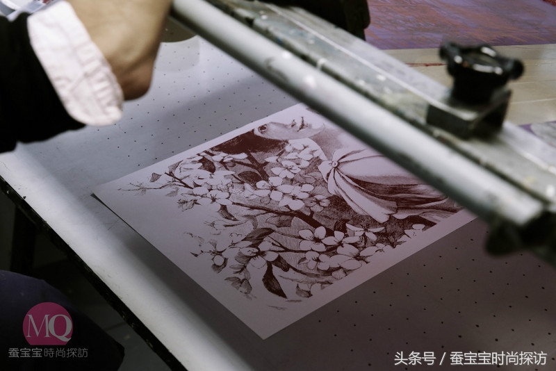 迷彩丝影-专访法国丝印大师VeroniqueFremy盛放法国的东土之花