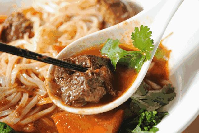 放弃法国巨额财产的法籍华裔回到上海，只为追求做出美食的梦想！