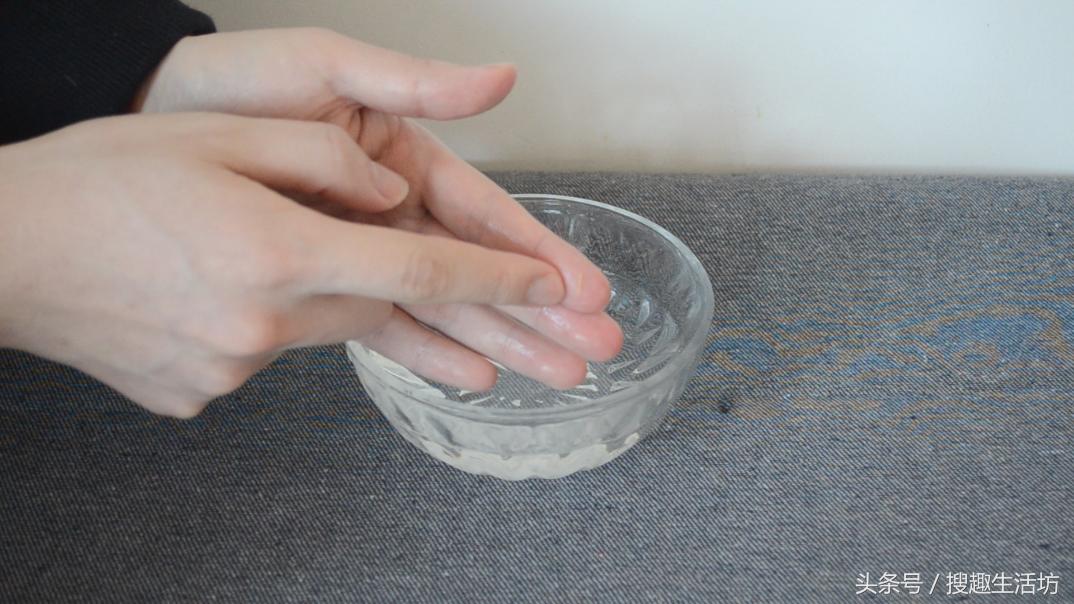 手被刺扎了要如何把刺给取出来,手指被刺扎到能用热水泡吗