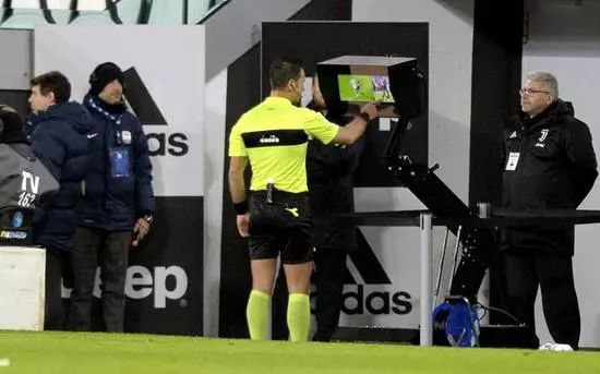 足球裁判规则与裁判法,足球裁判新技术