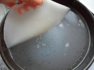 好吃的凉皮在家就可以做简单易懂,手工凉皮无添加劲道爽口好吃