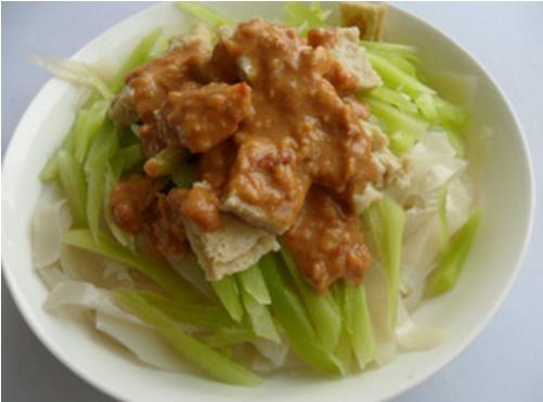 好吃的凉皮在家就可以做简单易懂,手工凉皮无添加劲道爽口好吃