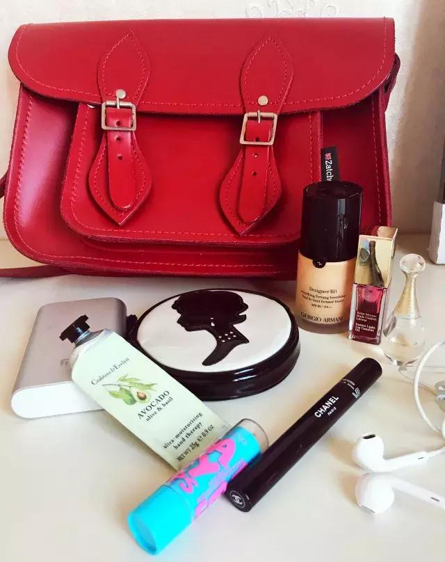 翻包行动|我居然在职场精英小姐姐的包里发现了。。。