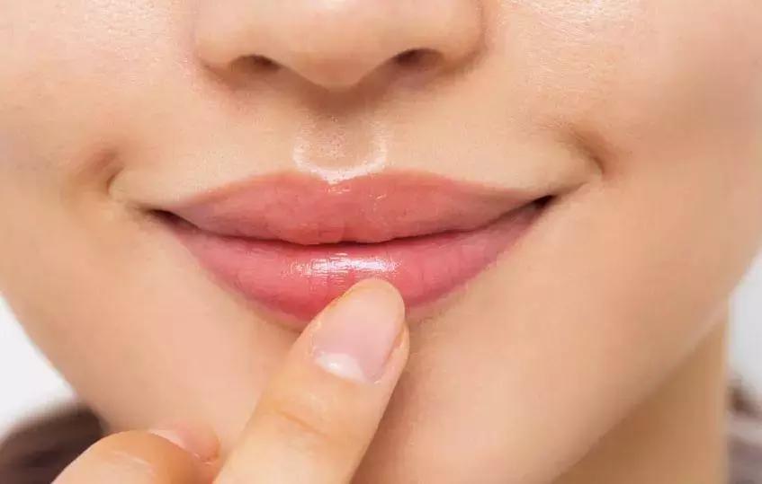 口罩眼镜装扮,口罩眼镜妆容教程