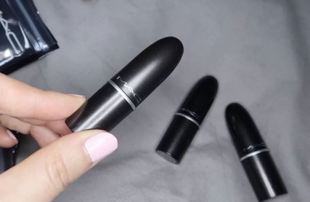 美少女心愿：希望全世界的口红都能出迷你版！每支都可以试一下！