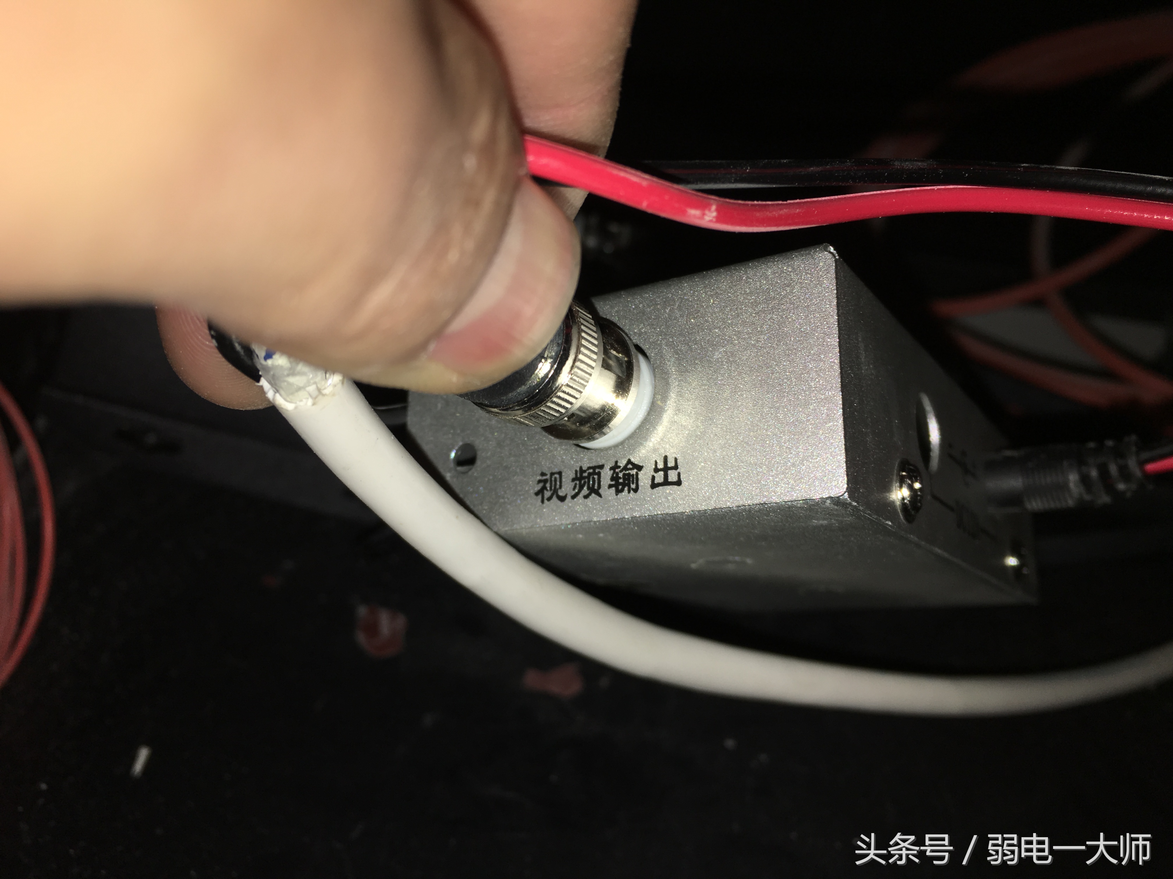 电梯监控画面有时清晰有时模糊,模拟电梯摄像机模糊