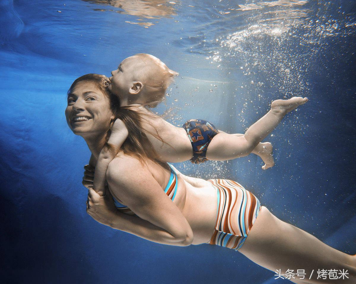 自己在家怎么让宝宝游泳,花钱给宝宝洗澡游戏攻略