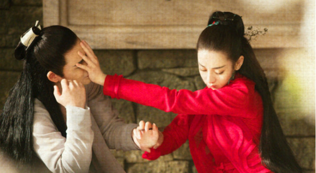 迪丽热巴和刘芮麟滚床单了？心疼周渝民，想娶红衣美娇娘好难