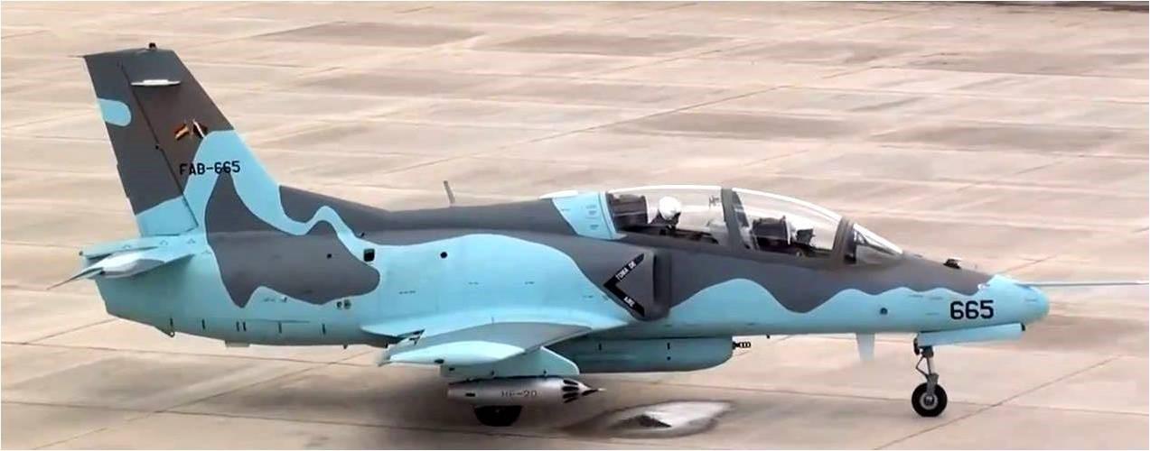 k8教练机与鹰式教练机对比,k8w教练机