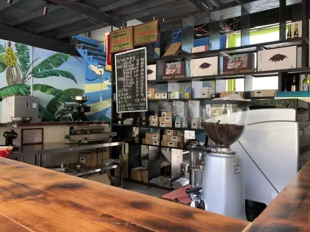 种植户名字印上咖啡售卖机,消费者每买1杯,农民就挣2元!