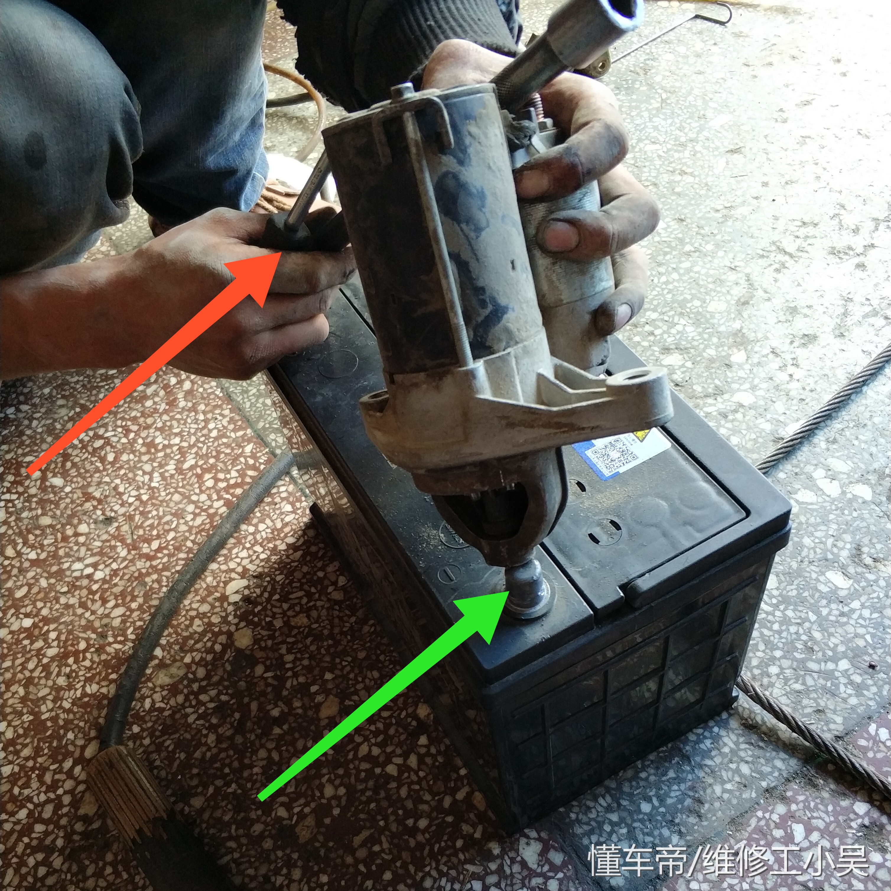 10万公里的比亚迪拧钥匙没反应，车主却把车推到了修理厂检查！