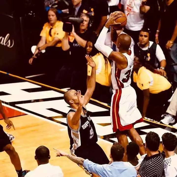 2022全明星雷阿伦穿的aj,雷阿伦波什名人堂