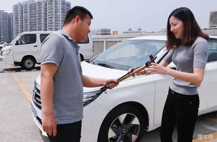 轮胎不够力怎么办,汽车轮胎漏气是充气还是换备胎