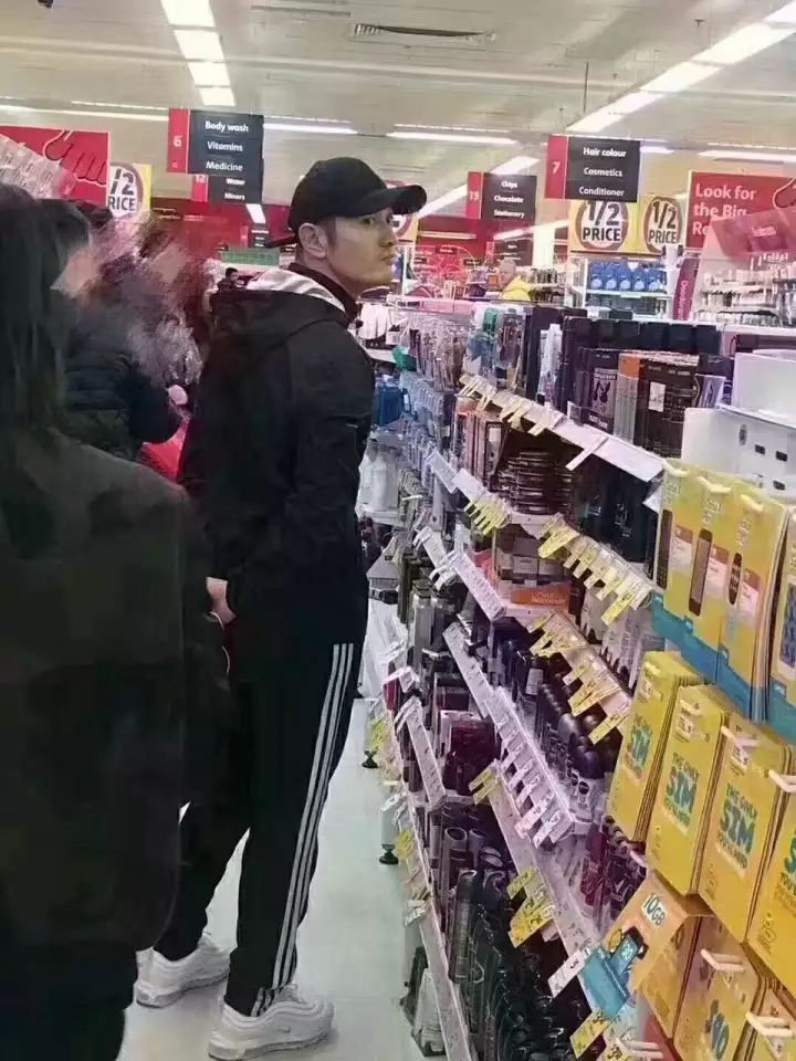 天没亮就来排队,天没亮就出门排队