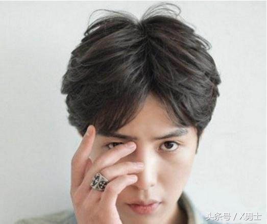 颜值比较高男生怎么剪头发呢,男生剪什么头发看着不显长