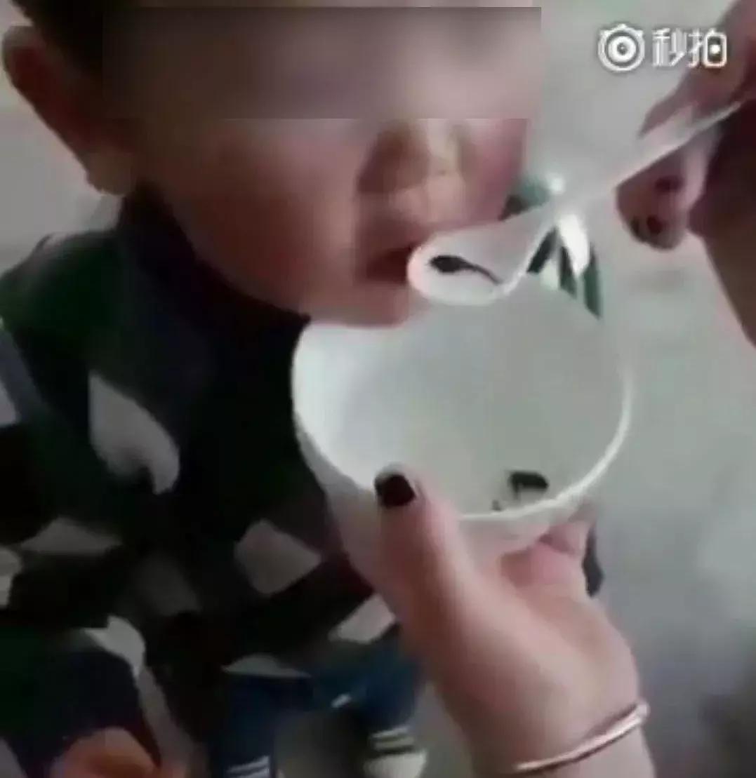 无知家长给孩子生吃蝌蚪,幼童被喂活蝌蚪民间偏方不可取