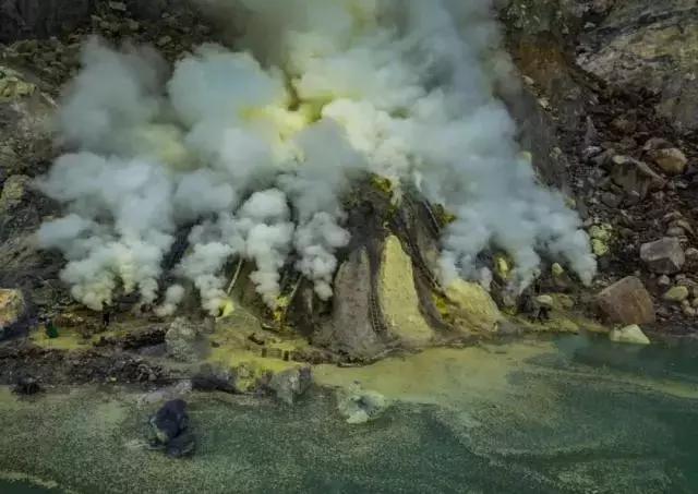 娣卞害瑙ｆ瀽鍦扮悆鐢熸椿,鍦扮悆鏋佽嚧鐢熷瓨鏁呬簨