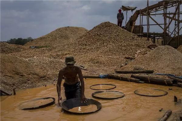 钻石是如何形成的，凭什么就卖那么贵，真有那么大价值吗？