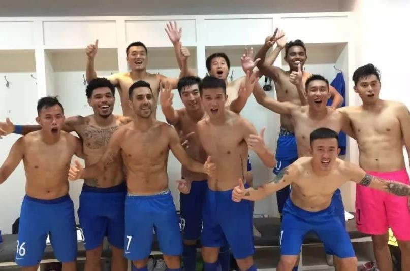 职业足球队沉浸式更衣室,足球运动员的更衣室