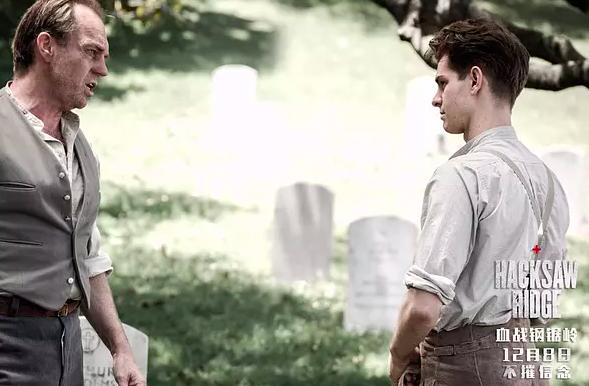 V字仇杀队全程不露脸征服观众,雨果维文是真正好莱坞大师级演员