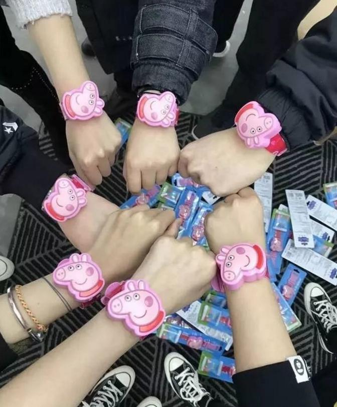 优衣库小猪佩奇t恤,优衣库和小猪佩奇合作的小视频