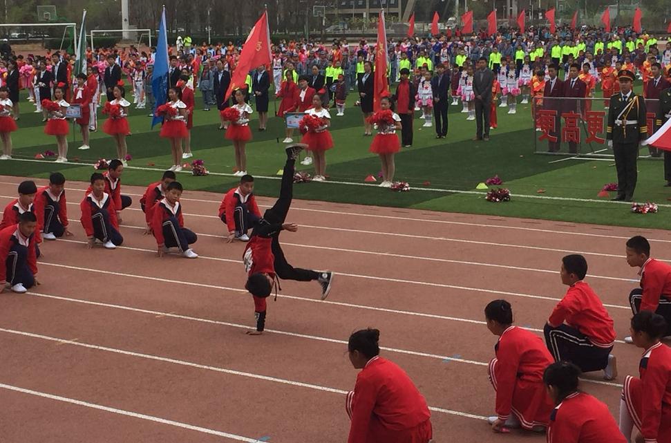 有趣的运动会小学生,一个运动会的游戏