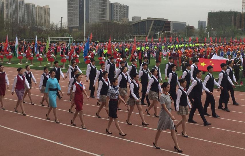 有趣的运动会小学生,一个运动会的游戏
