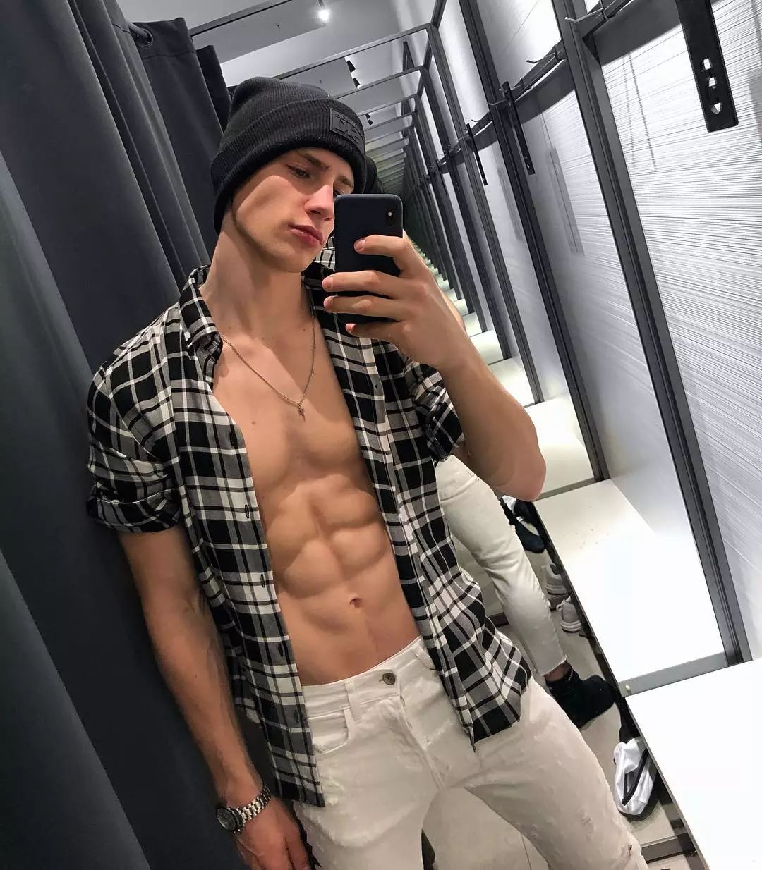 专门拍广告的男网红,专拍侧脸的男网红