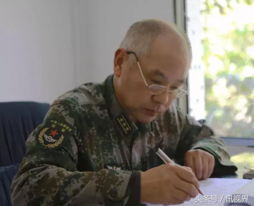 上校军官“问诊把脉”，白发工程师激情仍在燃烧！