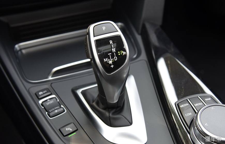 最新款3系宝马落地,三系新款2024落地价