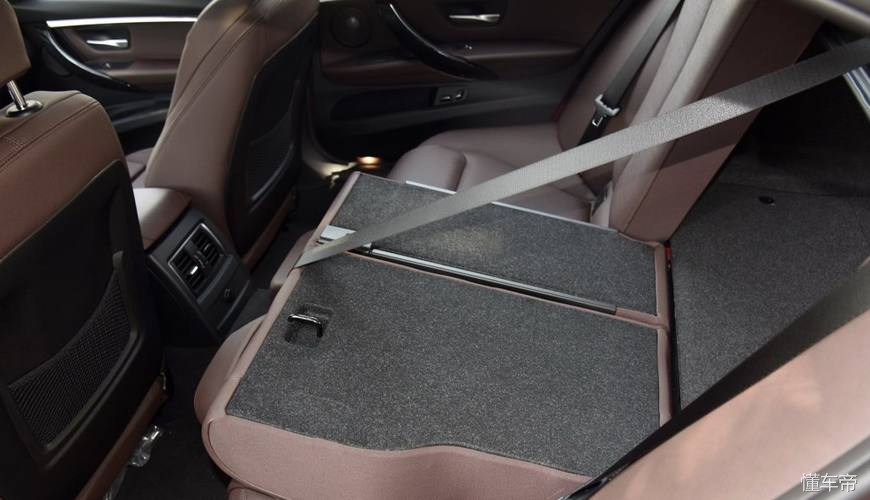 最新款3系宝马落地,三系新款2024落地价