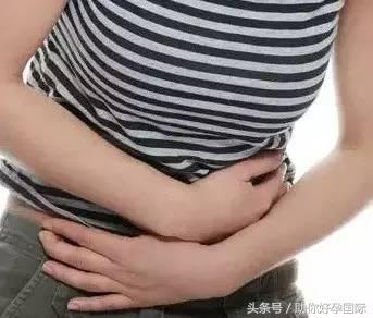 孕早期出血怎么办伴有血块,孕早期绒毛膜下出血