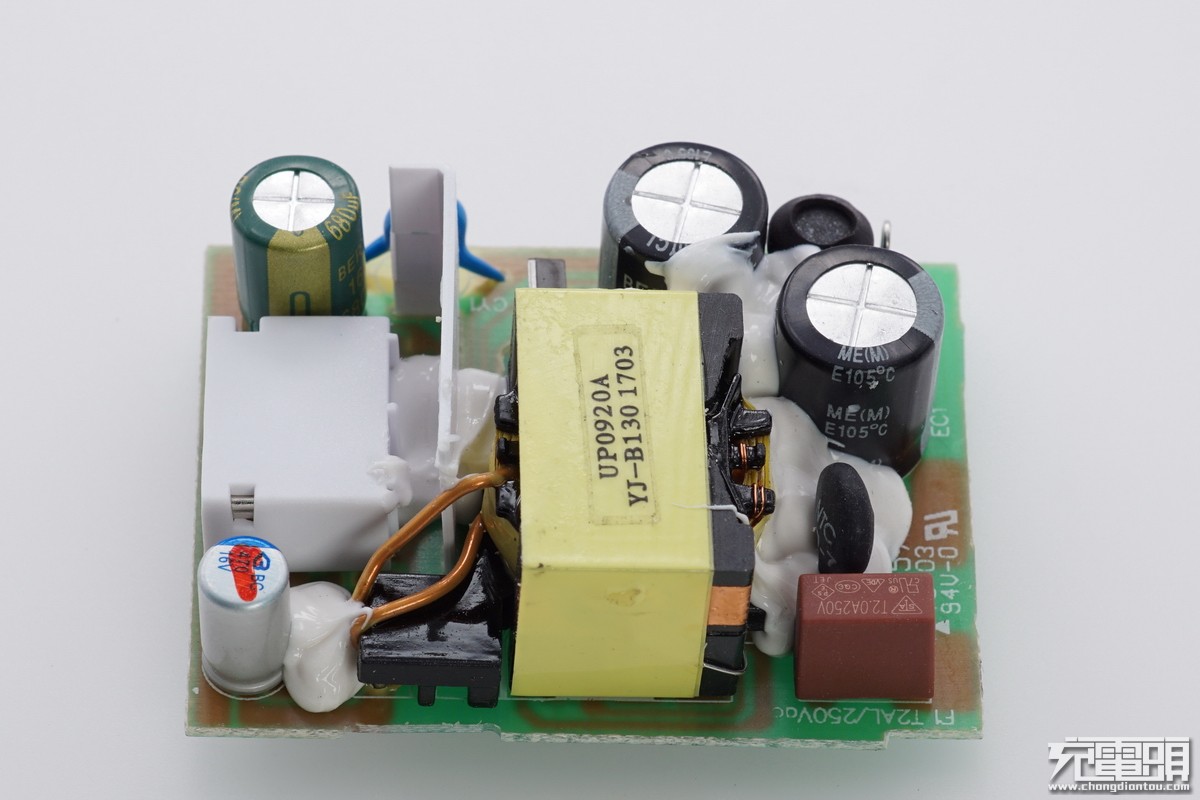 魅族充电器二换一,魅族原装充电器拆解