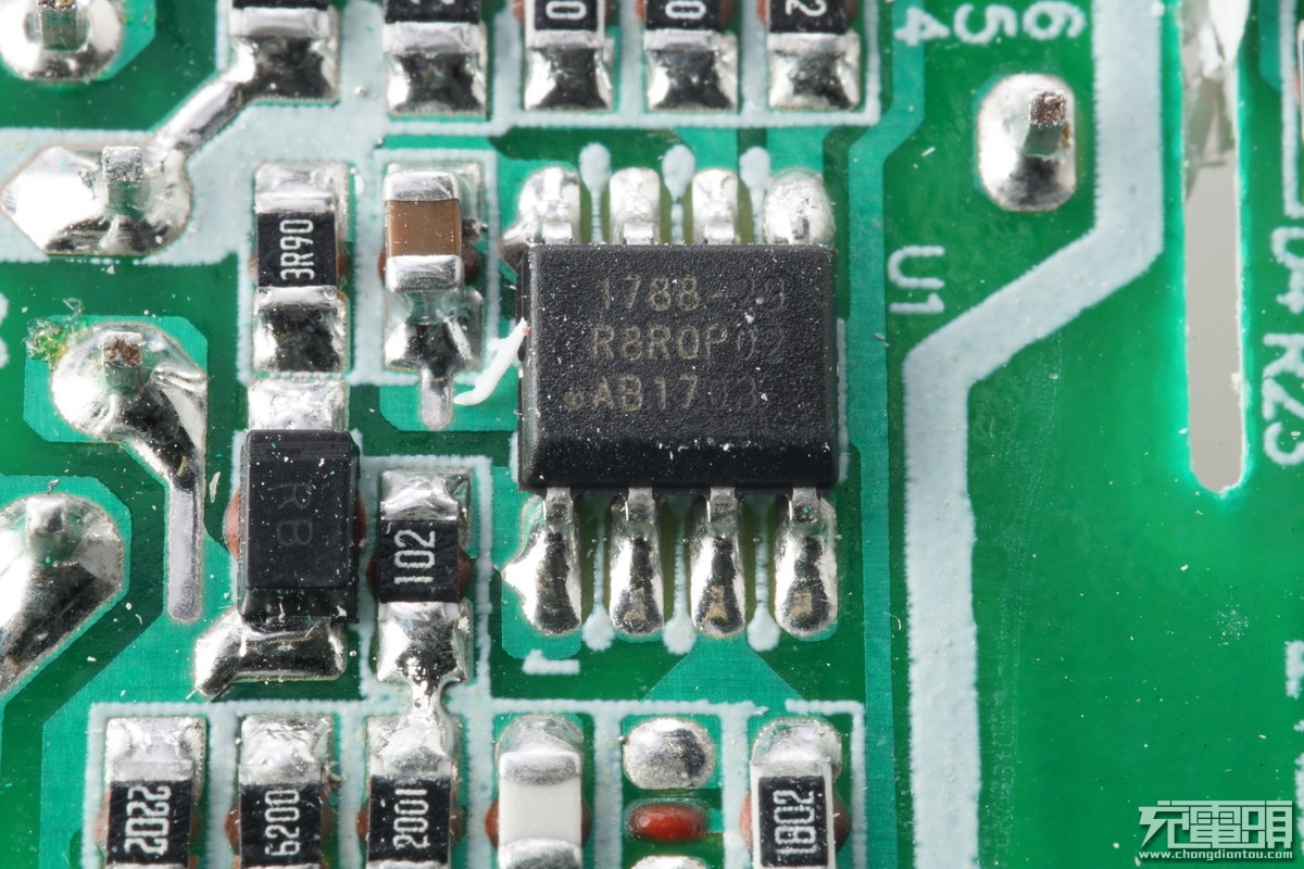 魅族充电器二换一,魅族原装充电器拆解