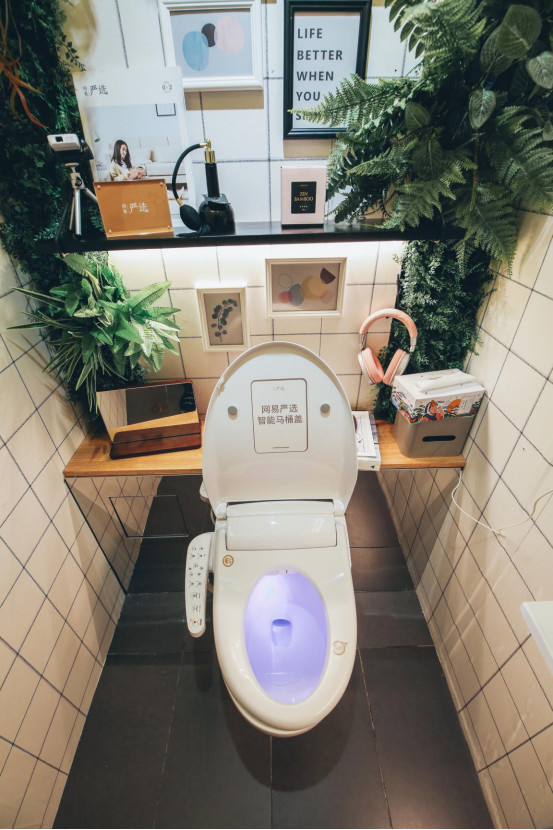 冒死闯进各大互联网企业厕所*拍偷**，没想到厕所之王竟然是......