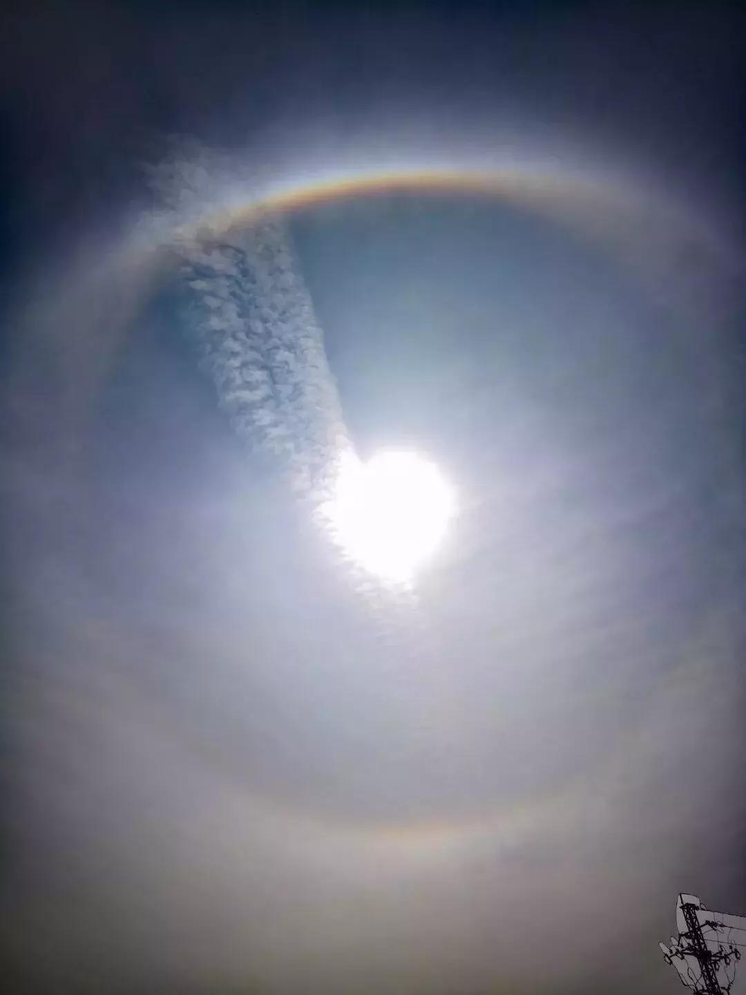 今天的太阳很特别,网友调侃:有妖怪!懂的人笑了:日晕三更雨